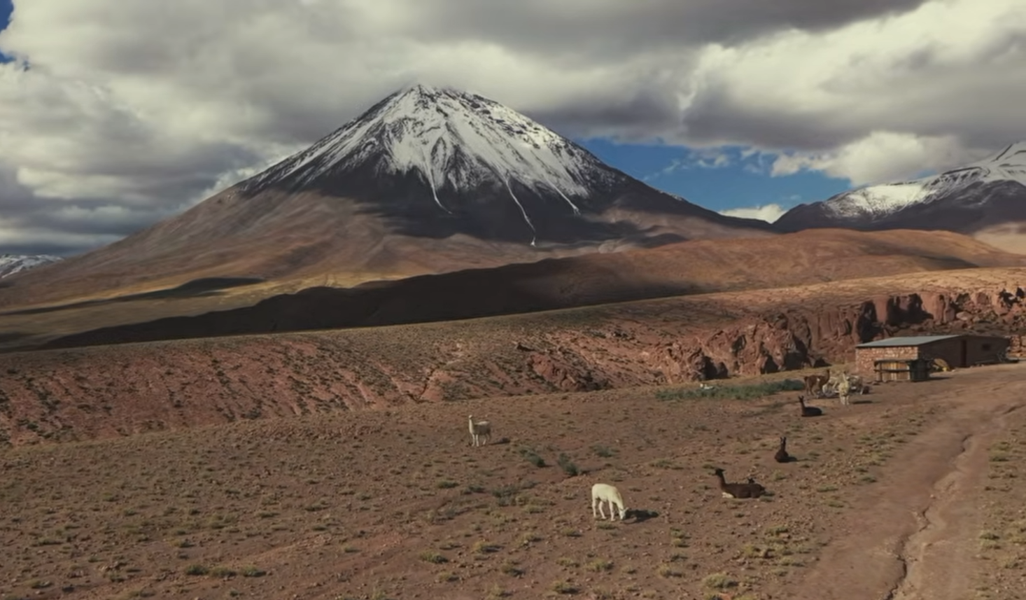Disponible gratuitamente la serie documental «Amt’añ Thaki – Senderos de la Memoria», una producción que rescata el pensamiento andino ancestral